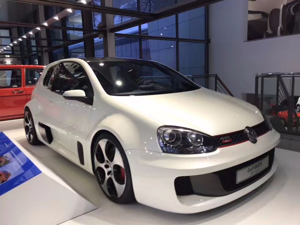 12缸高尔夫无价发动机是宾利的给你钥匙不敢开