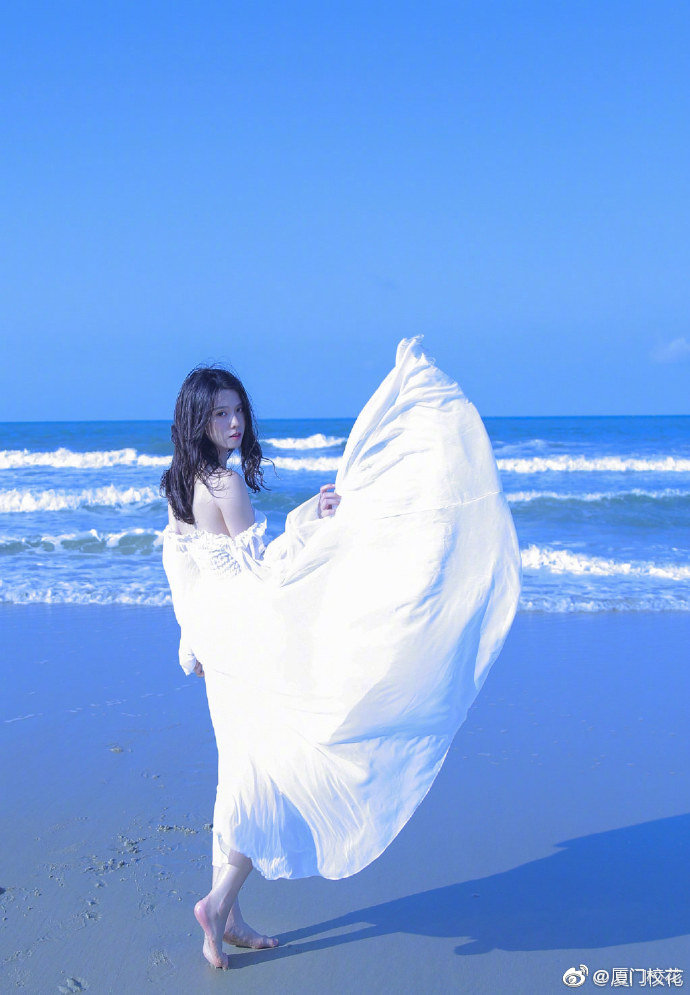 她叫杨潇甜94年就读于广西财经学院身高165cm你觉得几分