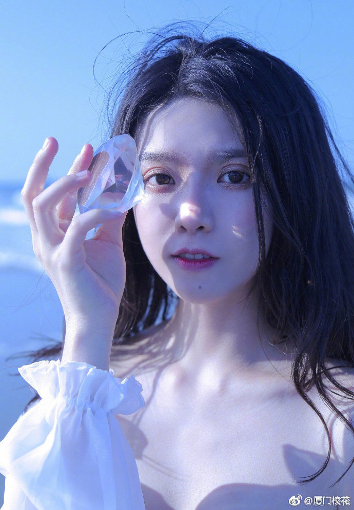 她叫杨潇甜94年就读于广西财经学院身高165cm你觉得几分