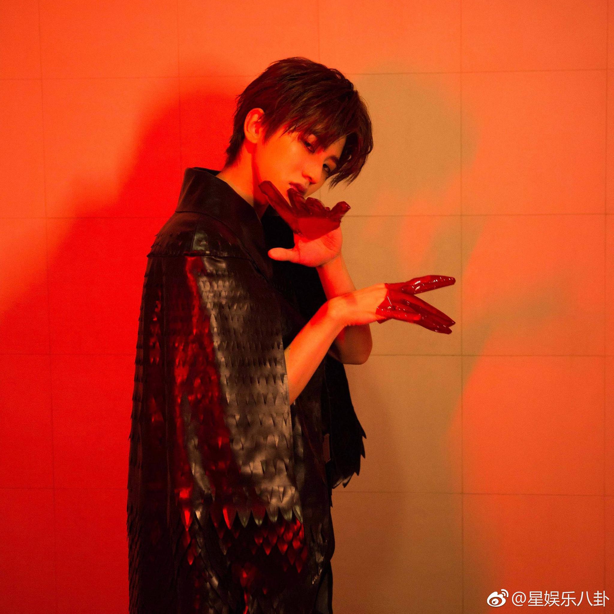 qq音乐的年度巅峰人气榜公布 蔡徐坤《pull up》实力登顶冠军人