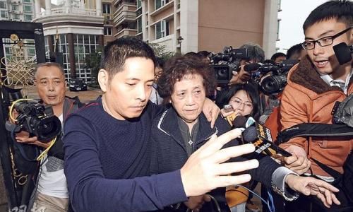 此人是崩牙驹手下马仔手持ak47单挑敌巢被抓后仅判10年