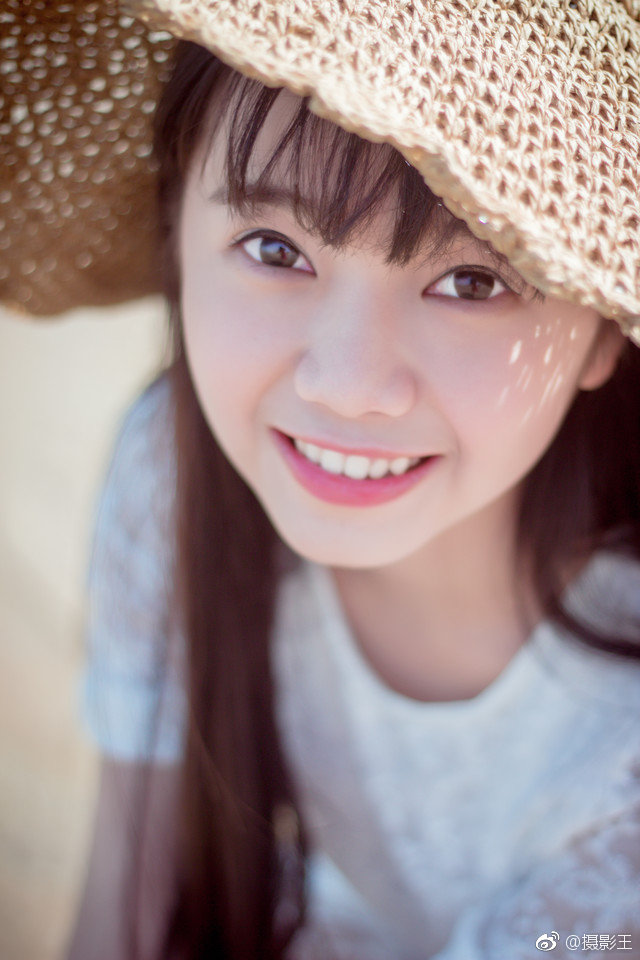 笑靥如花草帽美女海风扬起你的长发悠然自得写真集