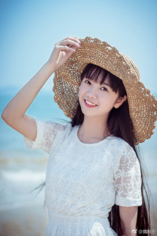 笑靥如花草帽美女海风扬起你的长发悠然自得写真集