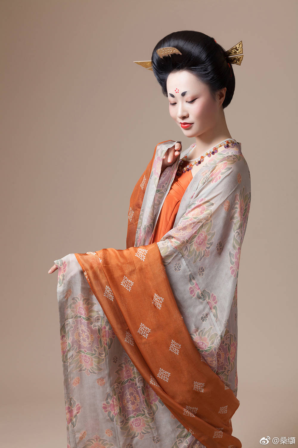你看的电视剧都是骗人的,这才是真正的古代服饰|汉服|复原|装束_新浪新闻