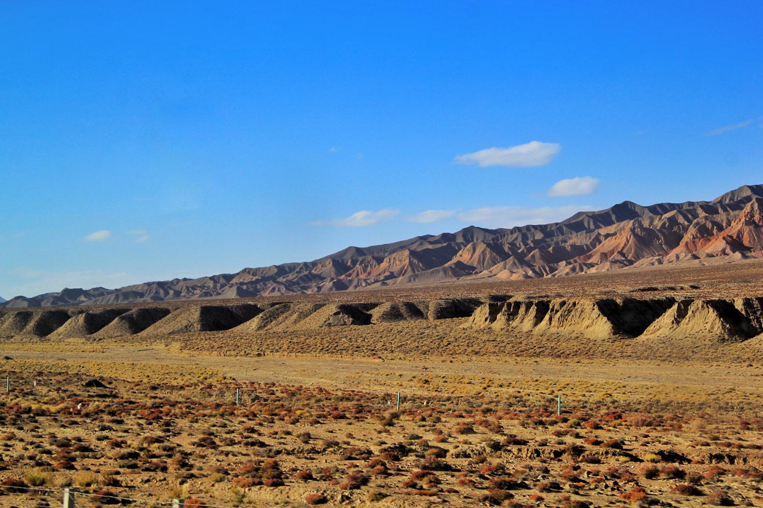 隋文帝统一中国后,为控制丝绸之路贸易,公元609年出兵青海击溃吐谷浑