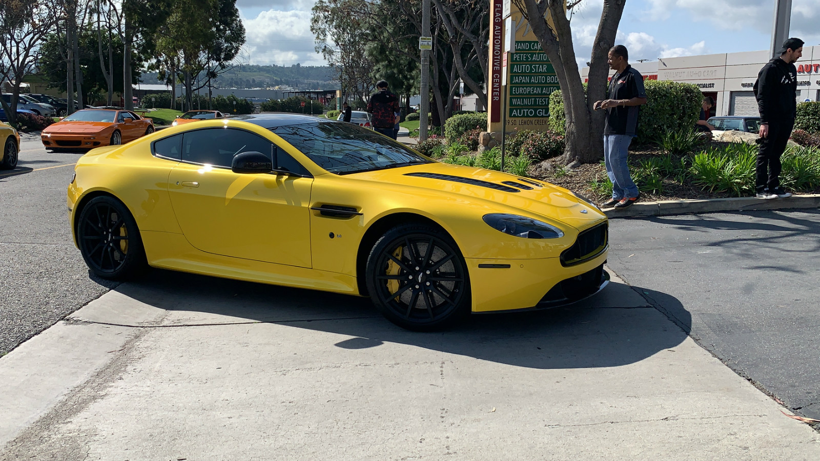 开着750万的lp770svj撒狗粮北美萝卜