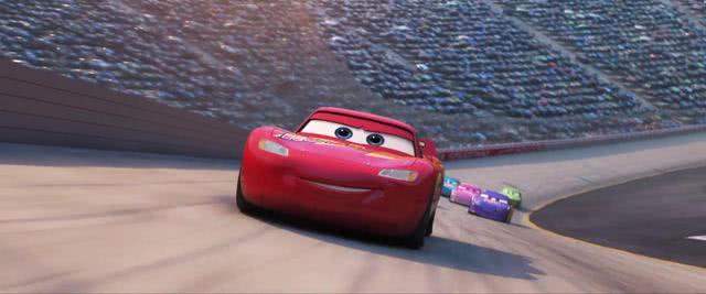 《赛车总动员3》车王闪电麦昆重新走向巅峰,是谁帮助了他?