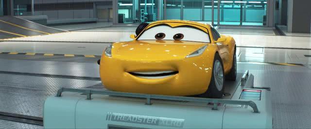 《赛车总动员3》车王闪电麦昆重新走向巅峰,是谁帮助了他?