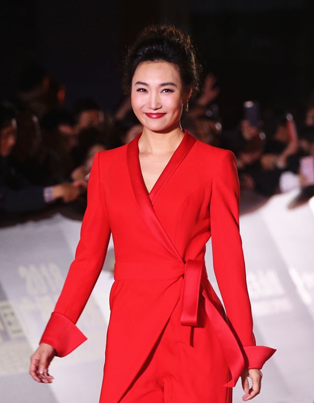 如今41岁仍然未婚,父亲原来是他|央视|李梓萌|美女_新浪新闻