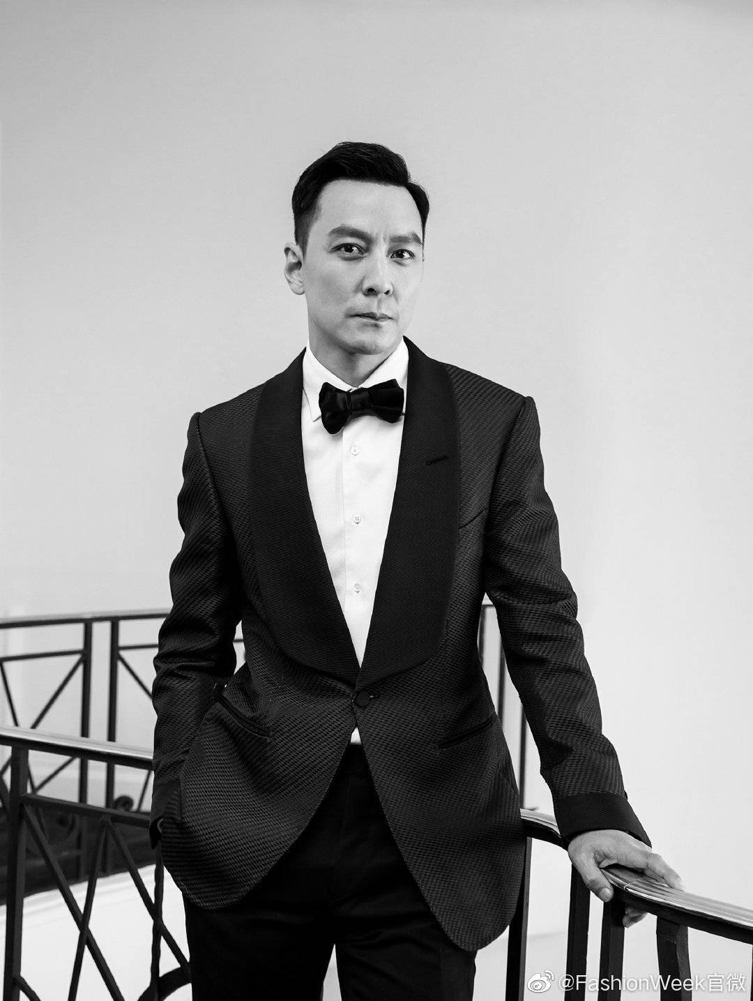 吴彦祖亮相戛纳电影节影片《rocketman》首映红毯