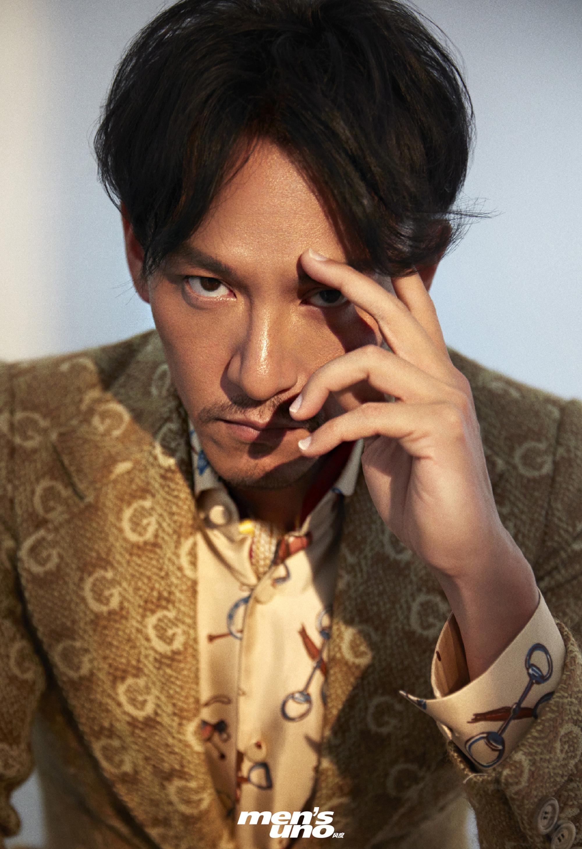 张震 登上《风度mens uno》9月号封面,成熟冷峻的外形