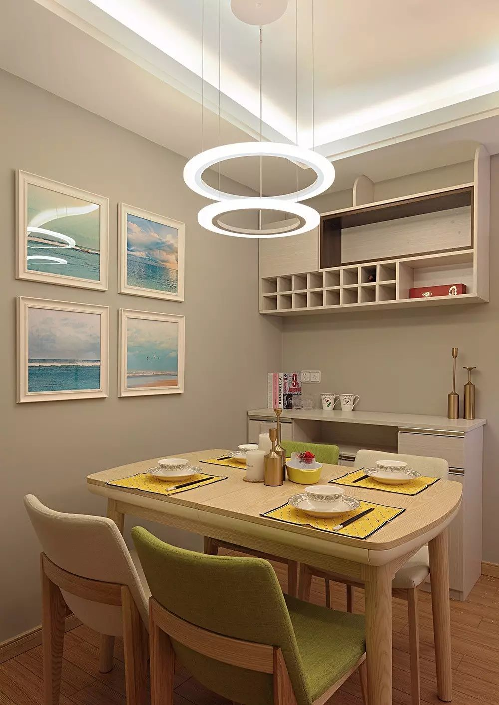 窗户上的吊柜增加了不好收纳空间.