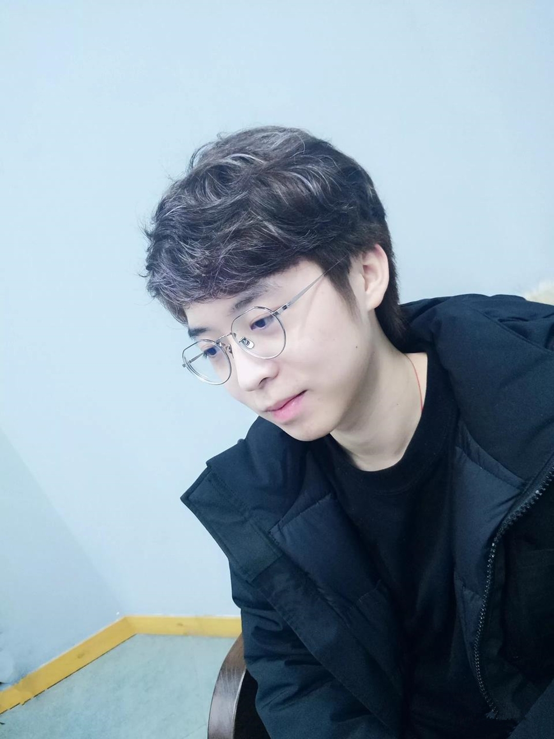 嗨氏晒九宫格美照,一个月不见美出新高度