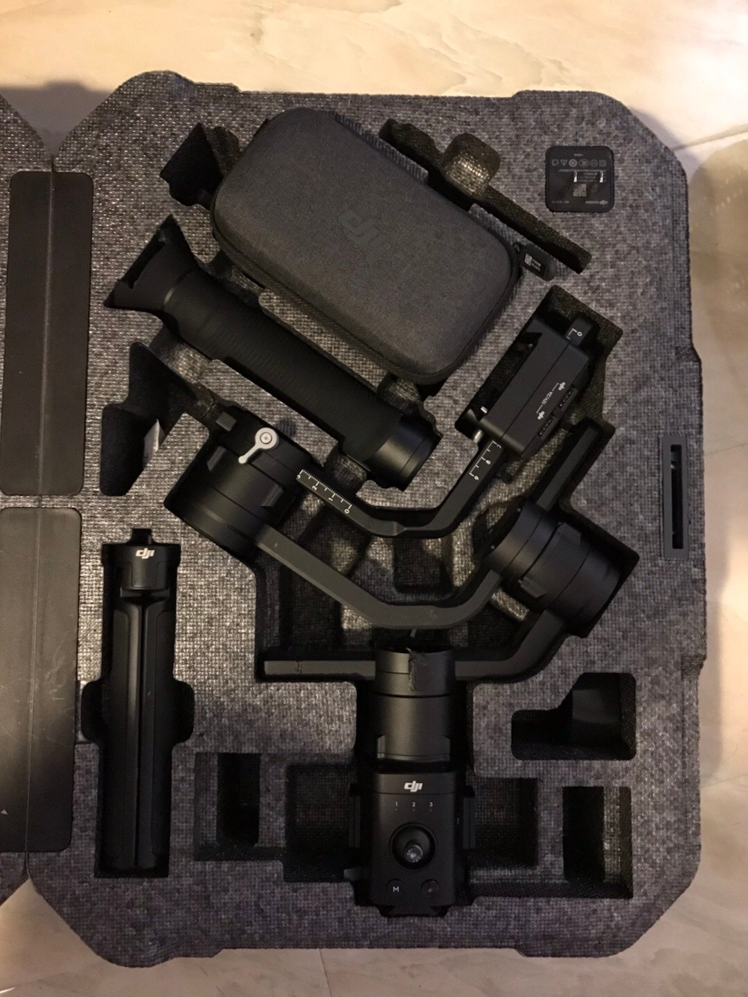 大疆如影s稳定器标准版官方购买只用了2次个别地方有轻微划痕