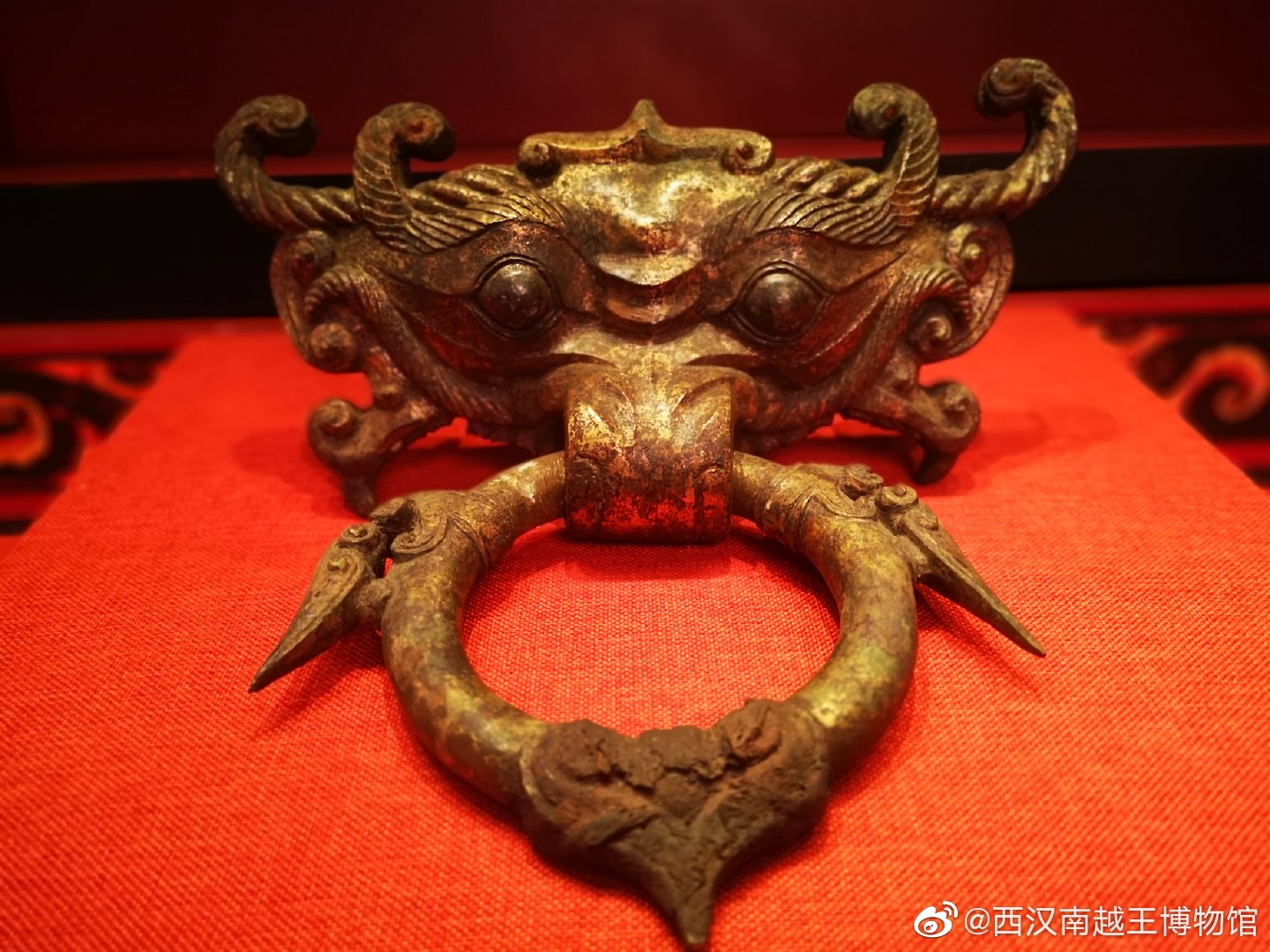 经常有志愿者和游客问墓室门上的铺首是原件还是复制品|铺首|墓室|棺椁_新浪新闻