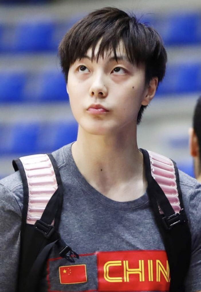 12岁就被杜锋看中成爱将,帅气脸蛋遗传高颜值妈妈|广东队|胡明轩|杜锋