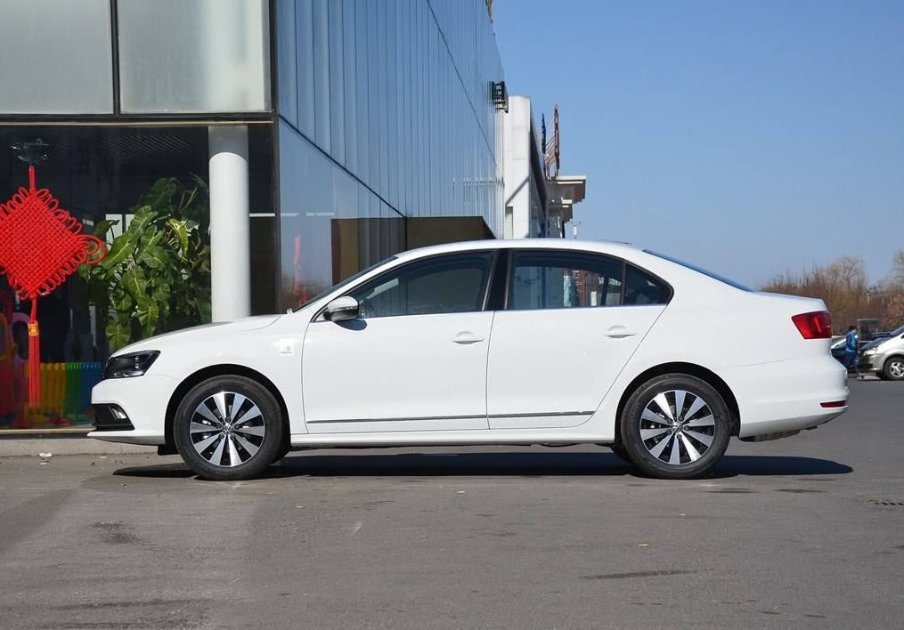 19款大众速腾实车亮相,比思域帅气比菲斯塔犀利,能否成功逆袭