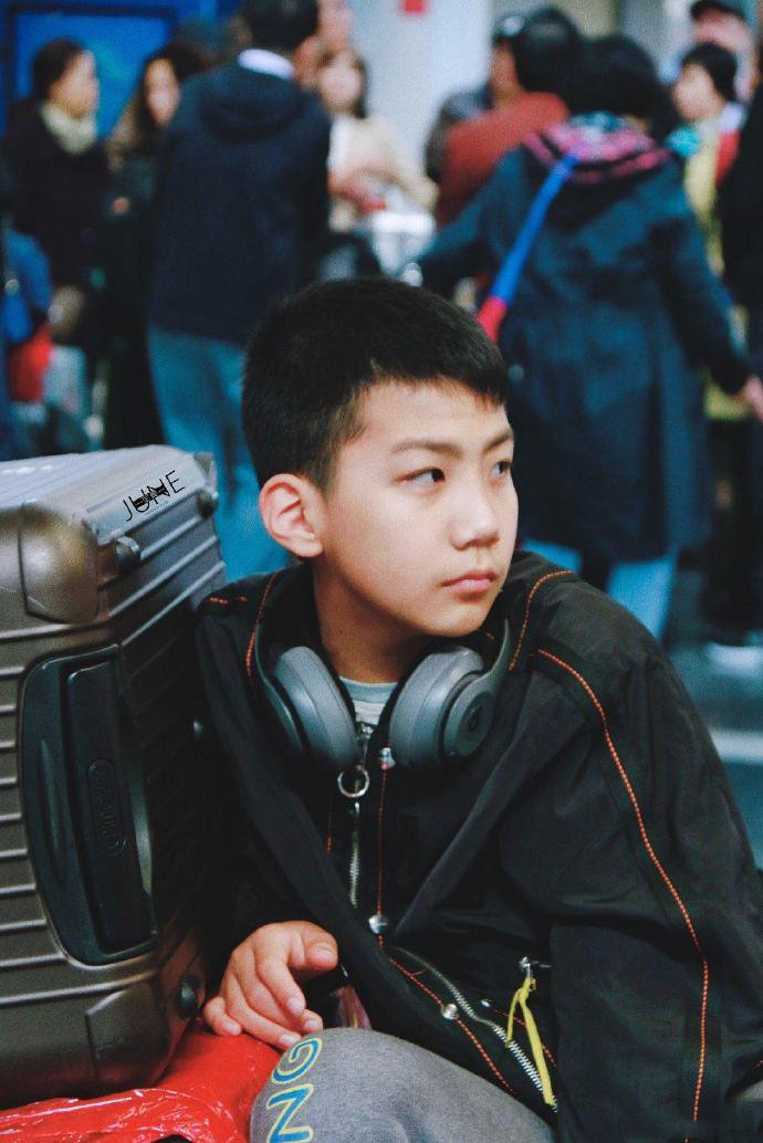 在声临其境上看到了胡军儿子胡皓康,气质帅到不行,好a啊