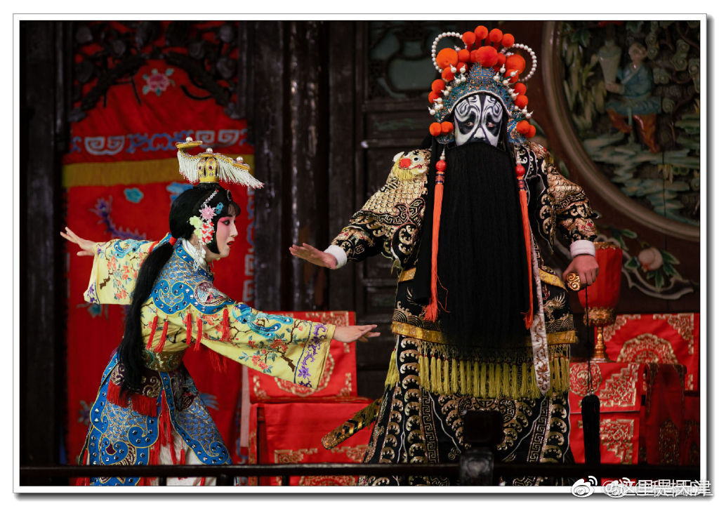 天津京剧院演出的《霸王别姬》剧照.李珊珊饰演虞姬;高航饰演项羽