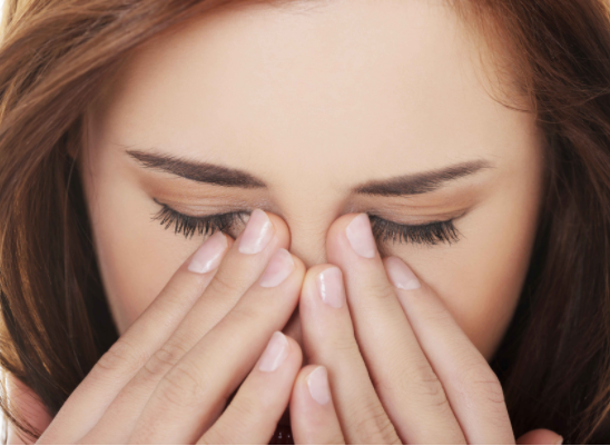 以上就是有关于眼干眼涩眼睛疼迎风流泪,别忽视可能