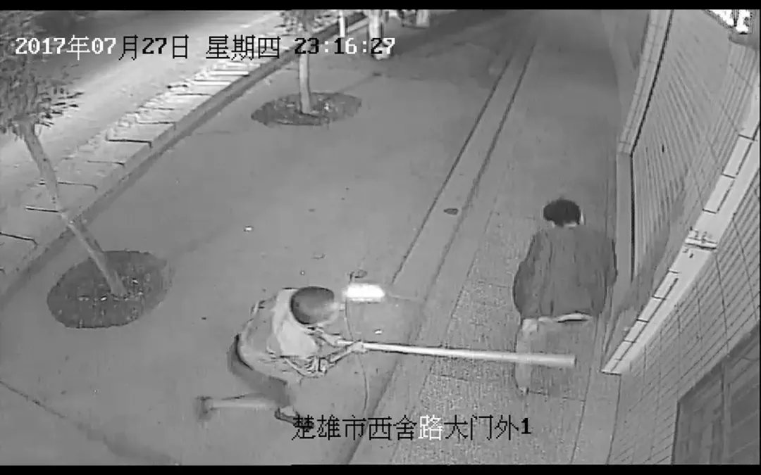 持刀抢劫,敲诈勒索...楚雄警方打掉多个涉黑涉恶犯罪团伙,数十人被_新浪新闻