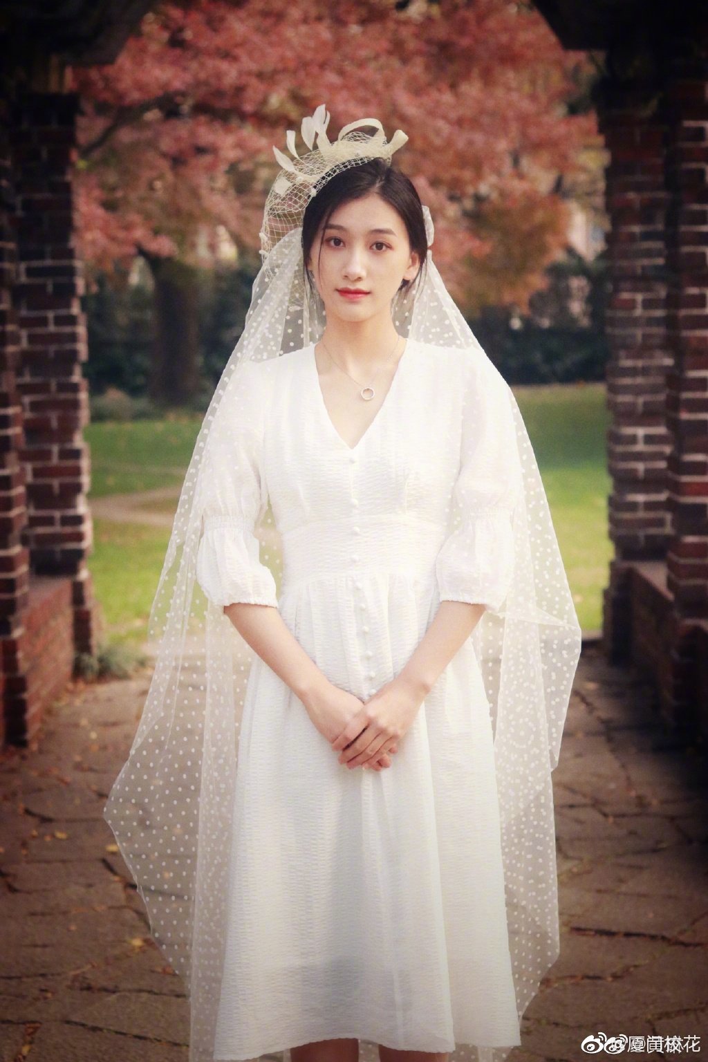 她叫黄琳,00年,就读于上海戏剧学院,身高169,爱好舞蹈,双子座