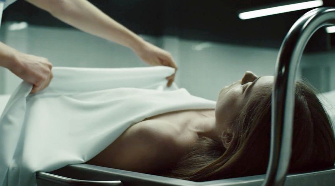 女明星尸体被送太平间,工作小伙竟起了贪欲,人性怎能如此丑陋