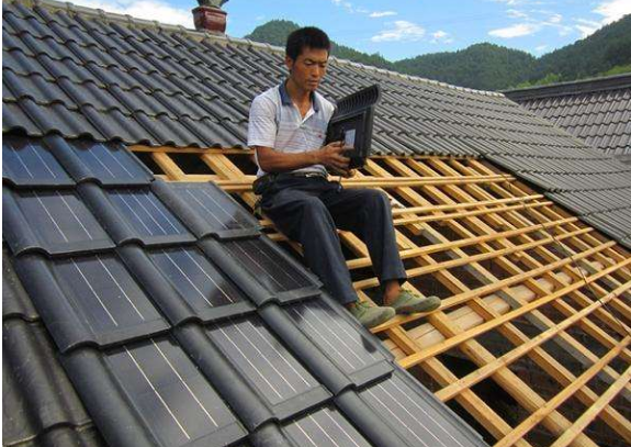 中国发明太阳能瓦片完美融合科技与艺术成为新一代宠儿