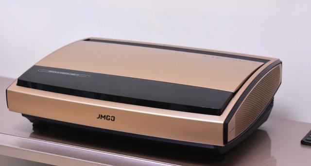 约会不去电影院坚果s34k激光电视成宅家约会新武器