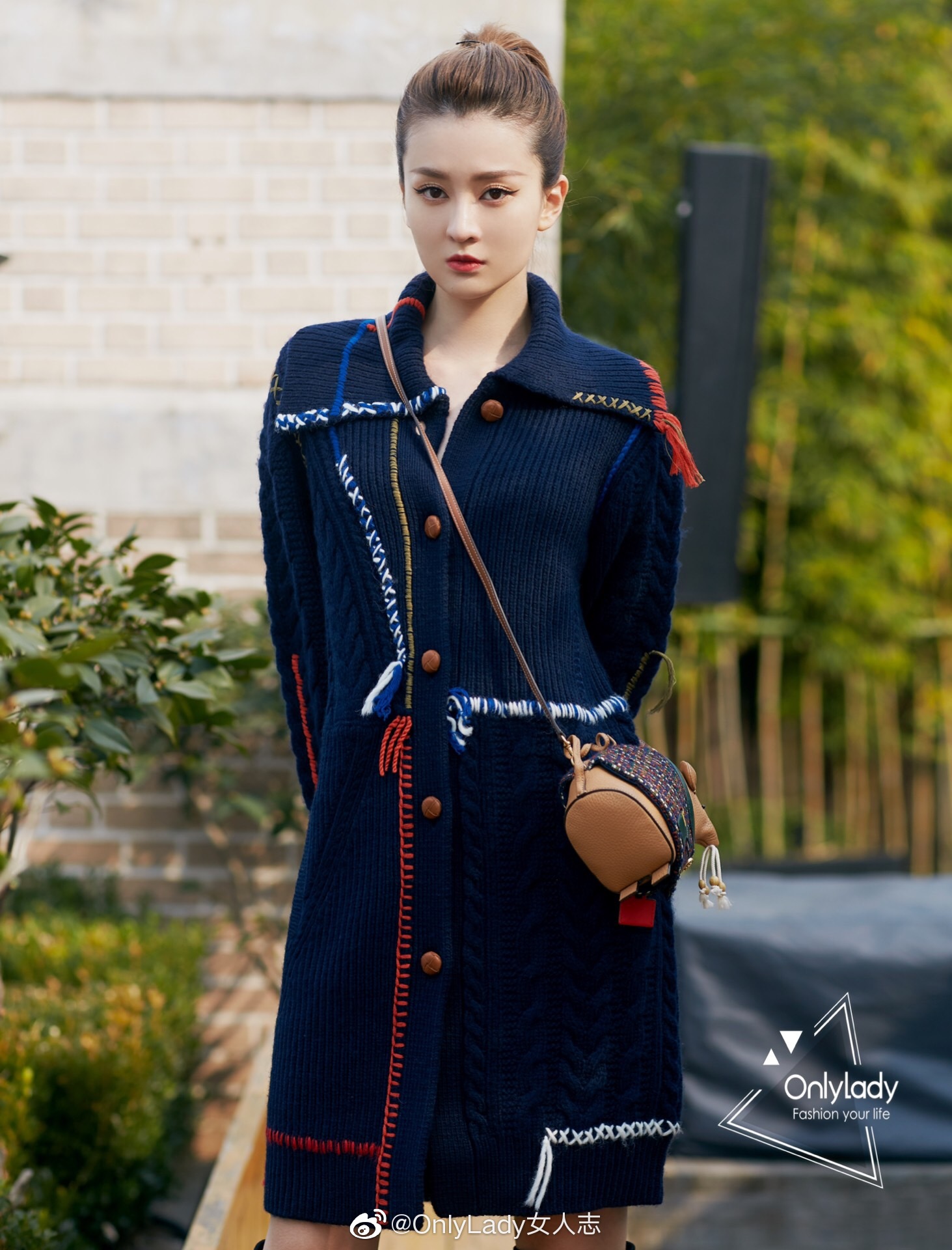 乔欣bridgette 最新街拍释出～身着tory burch 2020度假系列fring毛 