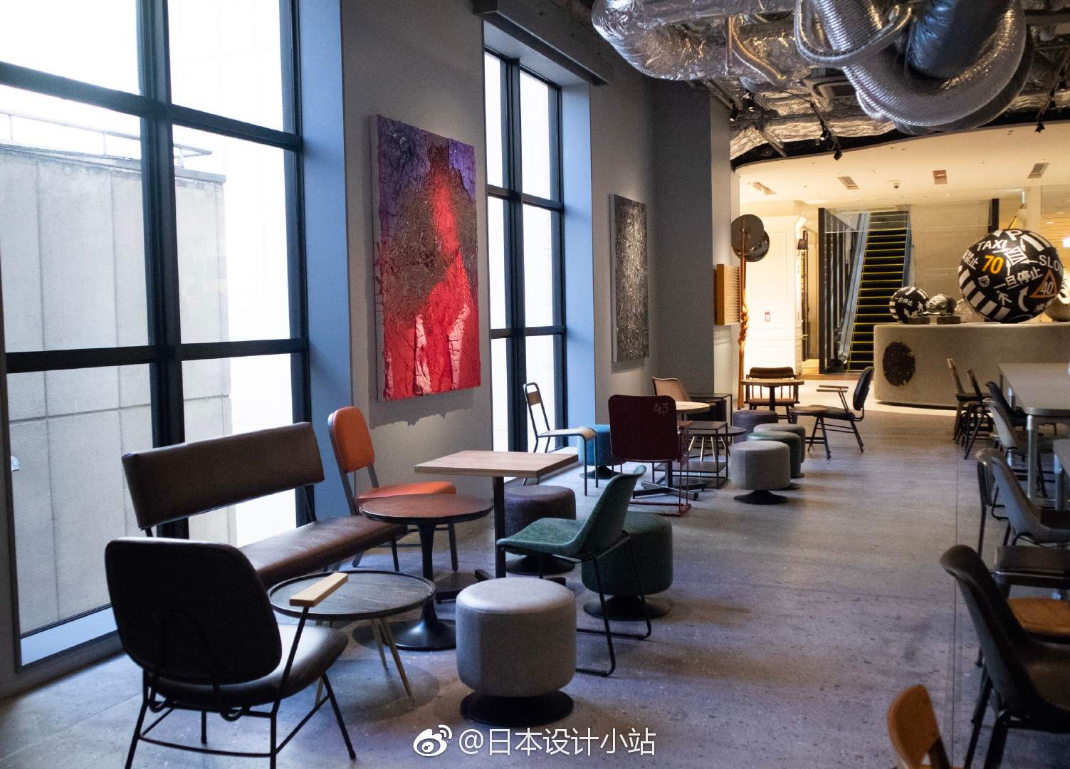 日本星巴克在3月20日开设的一家新店“Starbucks Coffee Kyoto BAL St|新店|艺术家|星巴克_新浪新闻