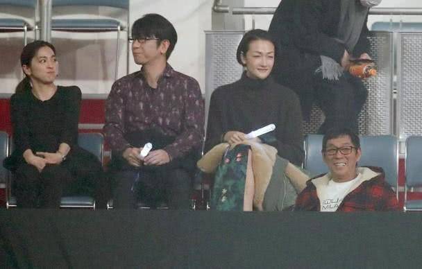 木村拓哉时隔5年再开唱 首歌吸引万人 女儿光希却没来捧场 木村拓哉 木村 捧场 新浪新闻 木村拓哉时隔5年再开唱 首歌吸引万人 女儿光希却没来捧场 木村拓哉 木村 捧场 新浪新闻