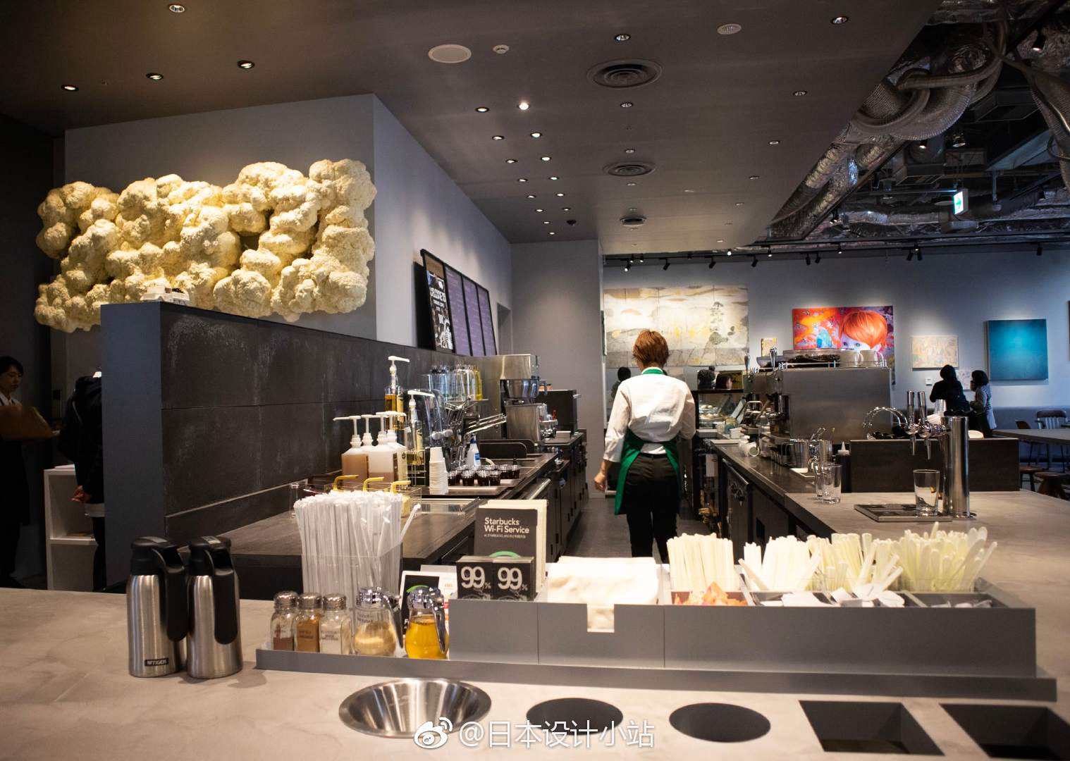 日本星巴克在3月20日开设的一家新店“Starbucks Coffee Kyoto BAL St|新店|艺术家|星巴克_新浪新闻