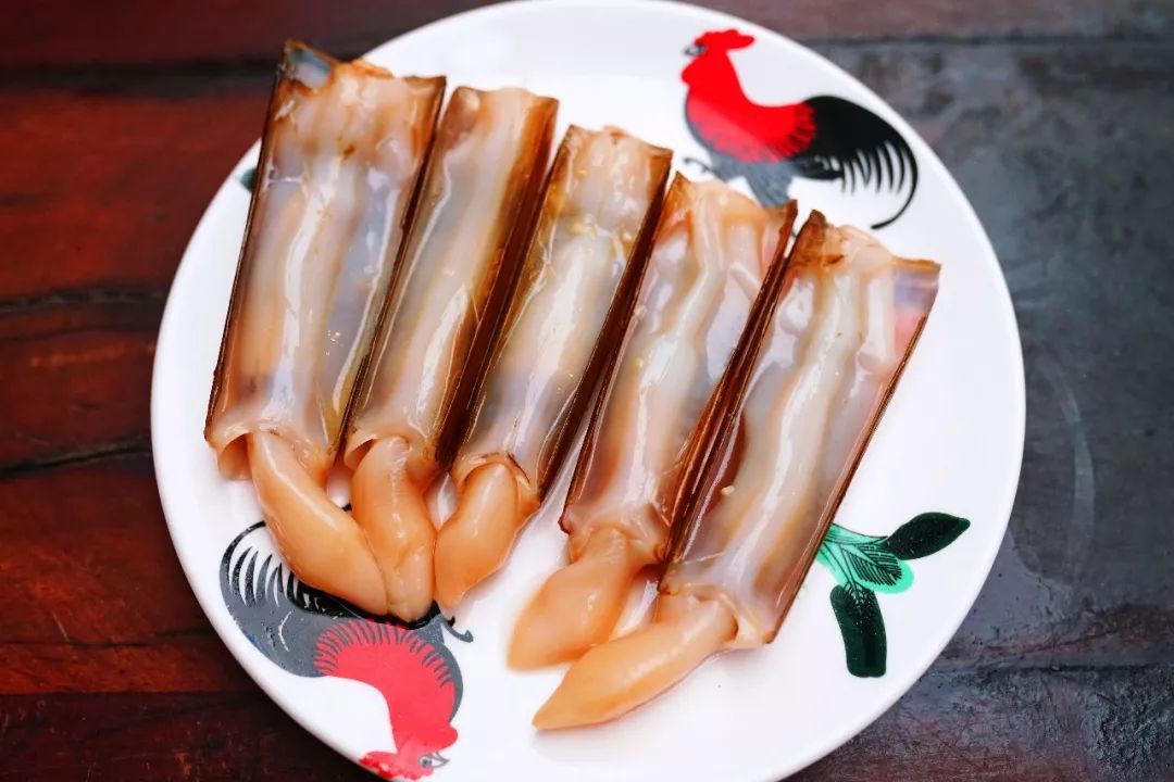 竹节螺,在海南烧烤界一直有这么一个心照不宣的说法:喜欢吃竹节螺的人