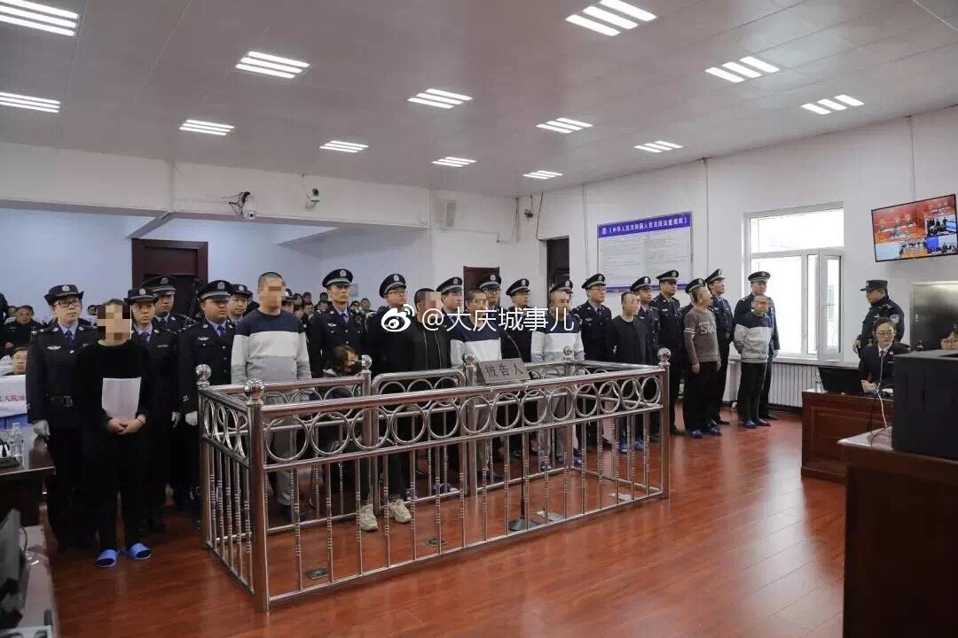 9人获刑!红岗区“碰瓷”恶势力敲诈案宣判_新浪新闻
