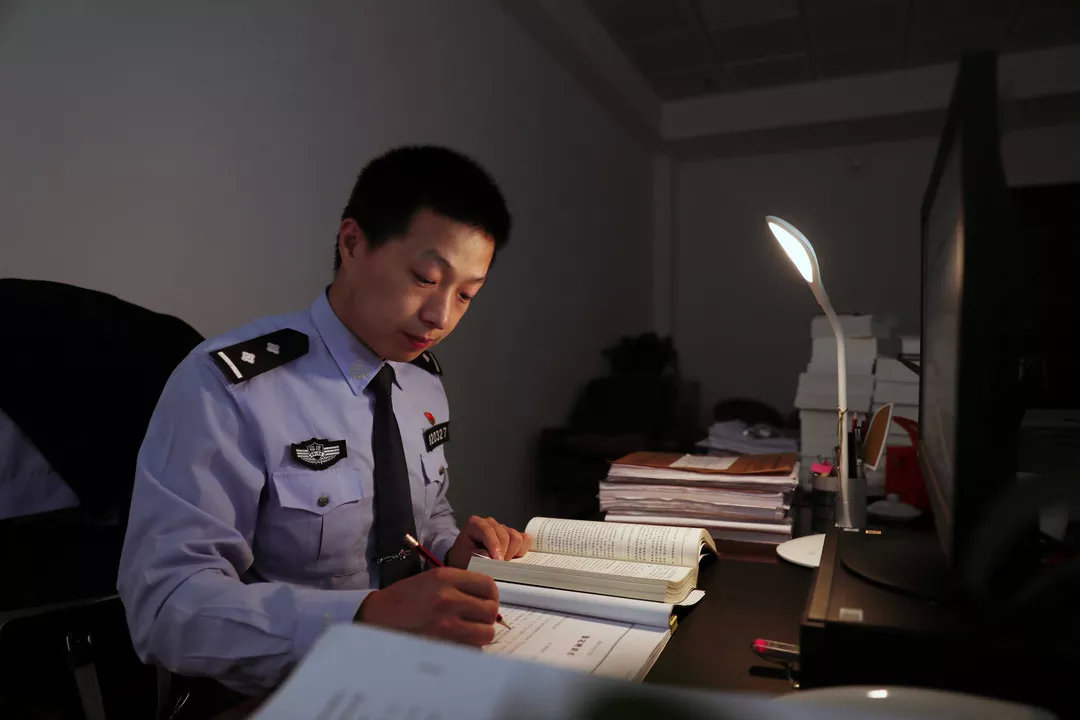 李烈华——蓝焰如锋入细微 | 警察故事