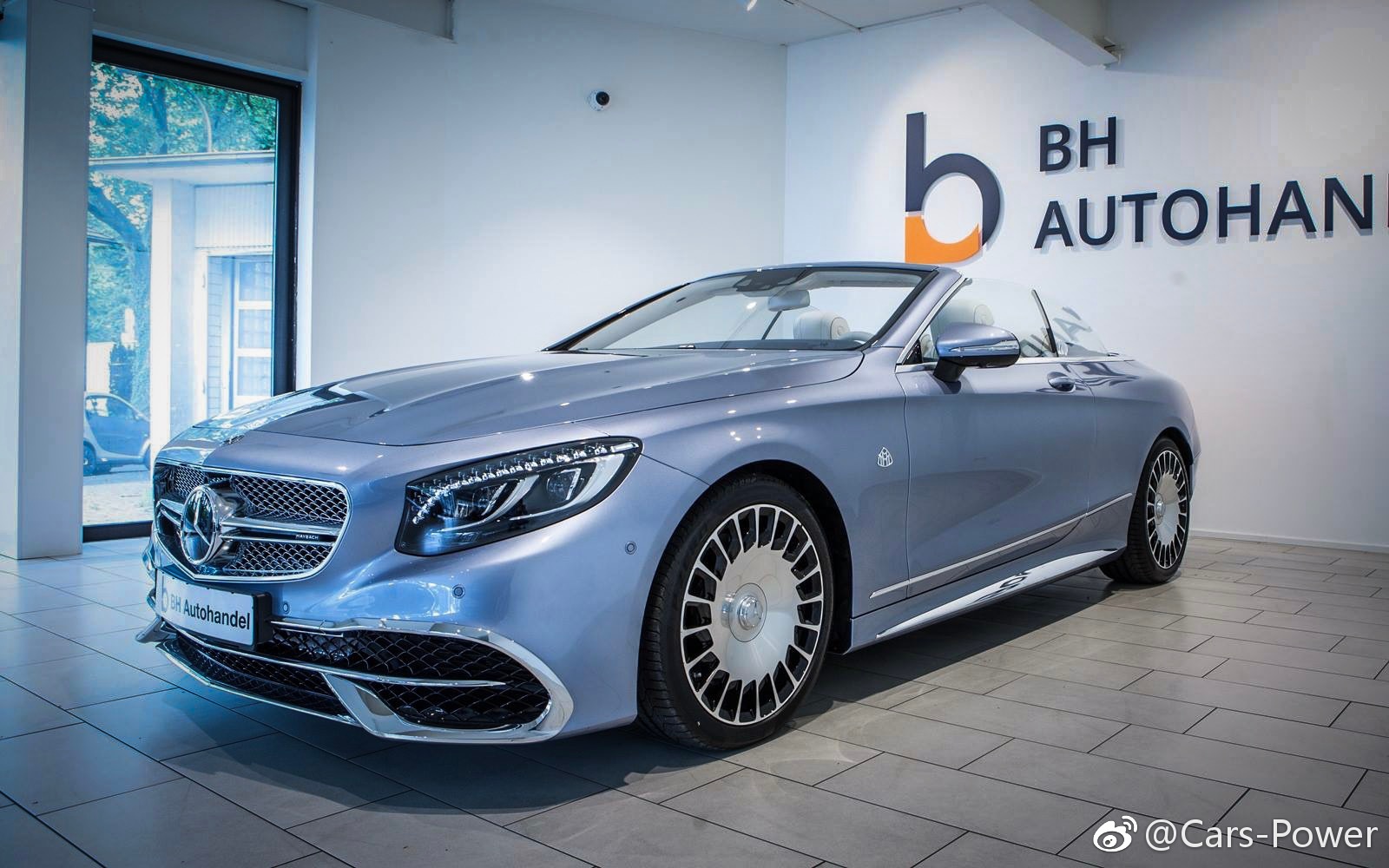 旗舰中的旗舰全球限量300枚冰蓝色梅赛德斯-迈巴赫s650 convertibl