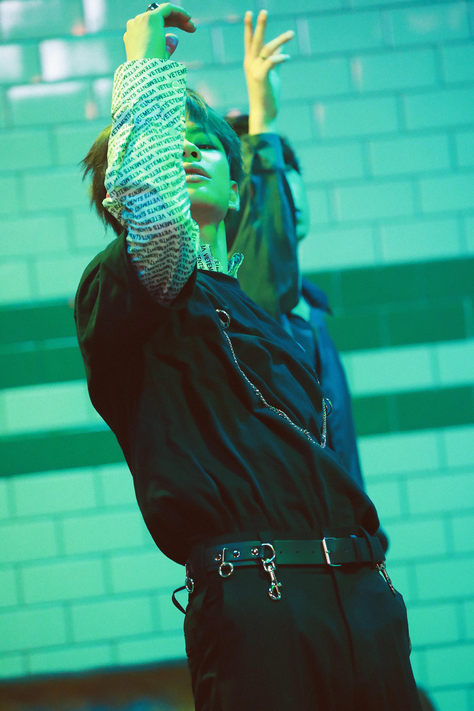 愿聚光灯一直赋予你如此神采