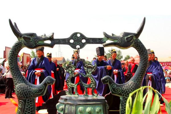 农村里依然还存在的"巫术",祈雨只是对风调雨顺的渴望