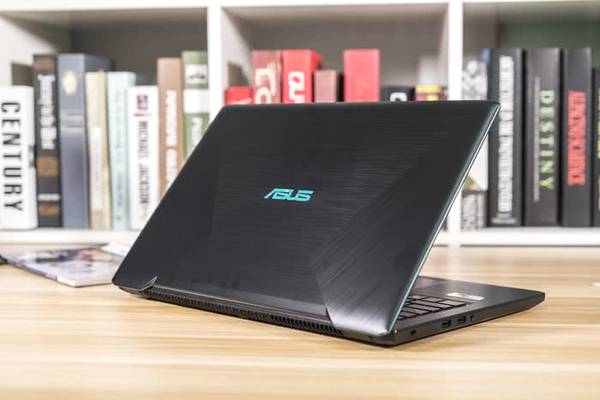 华硕顽石热血版yx570|||— 77 —|||内置了四挡可调的rgb全彩背光