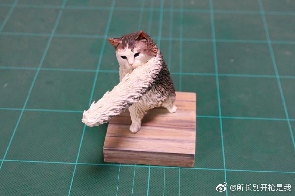 有人把这两只残影猫手办化了 莫名的想要