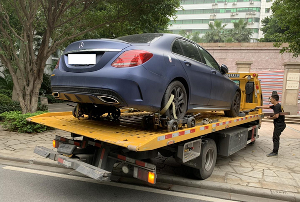 奔驰车主用劣质汽车hud惨被拖车,换成欧果g2对驾驶提供实质帮助