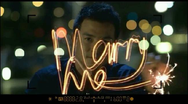 新加坡电视剧《千方百计》的这一幕真的是特别甜,阴暗背后也有甜蜜