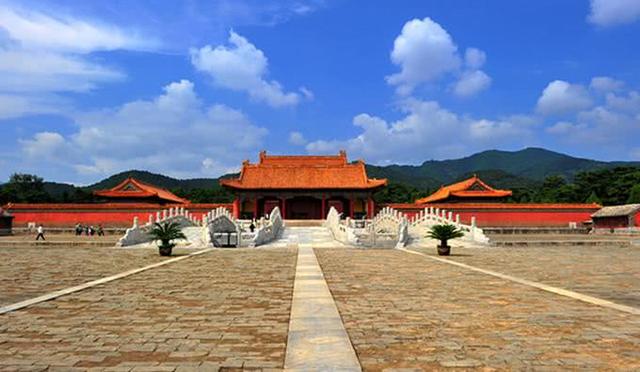 明朝亡了,清朝替明守墓;清朝亡了,民国替清守墓