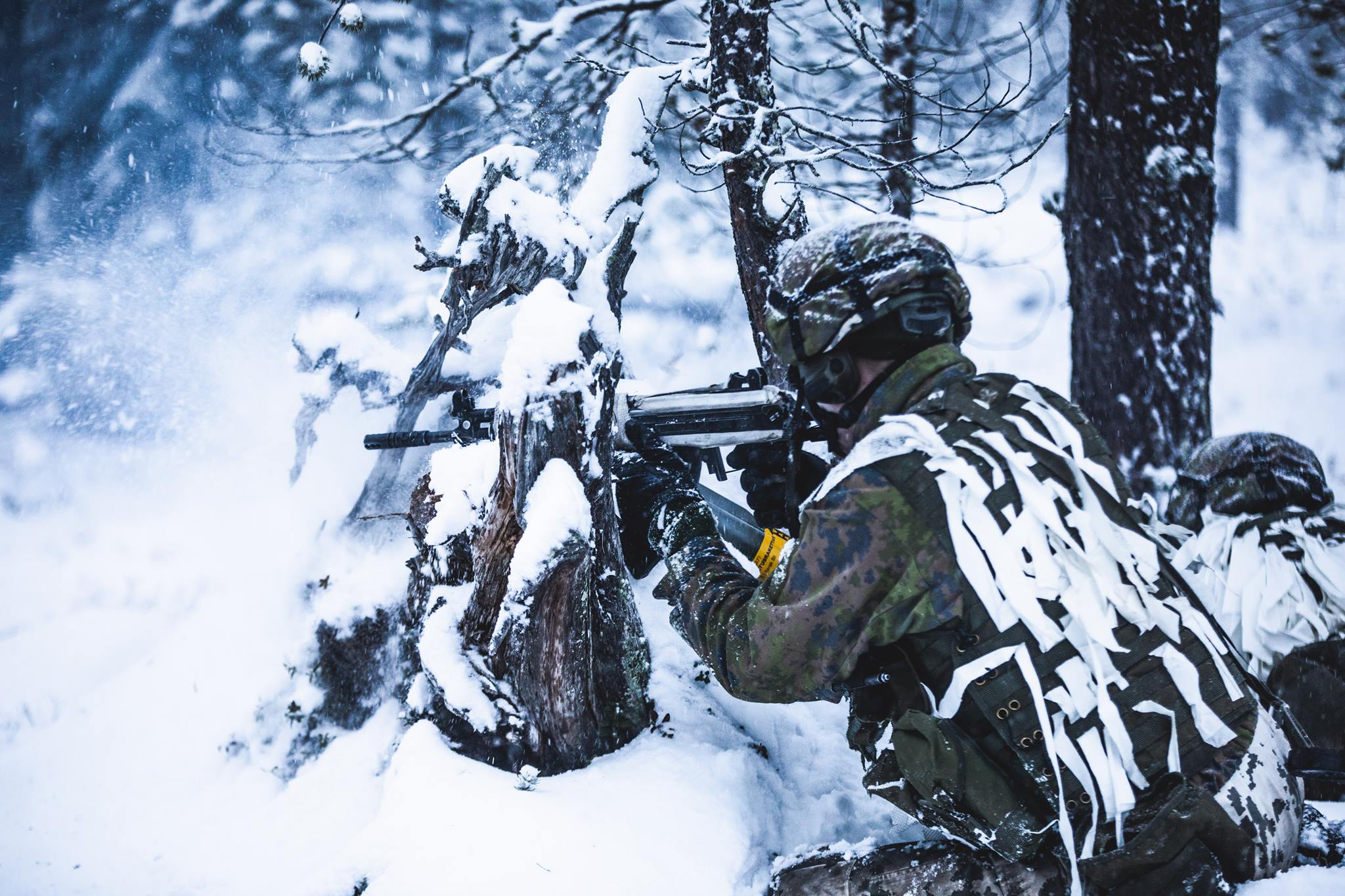 好莱坞战争大片的既视感 芬兰与挪威"北极盾18"军演新照