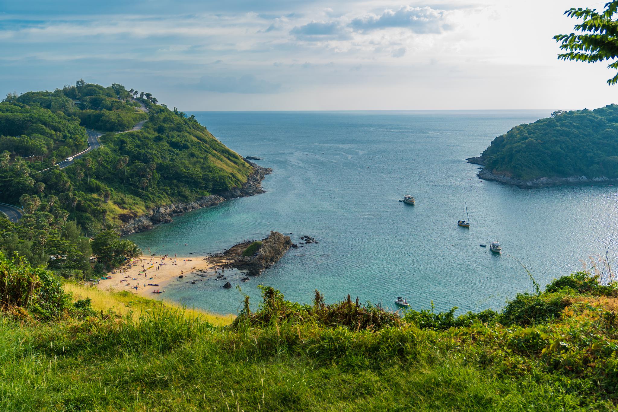一个人坐在神仙半岛等待着日落从白昼到黑夜仿似时光的停止去过的