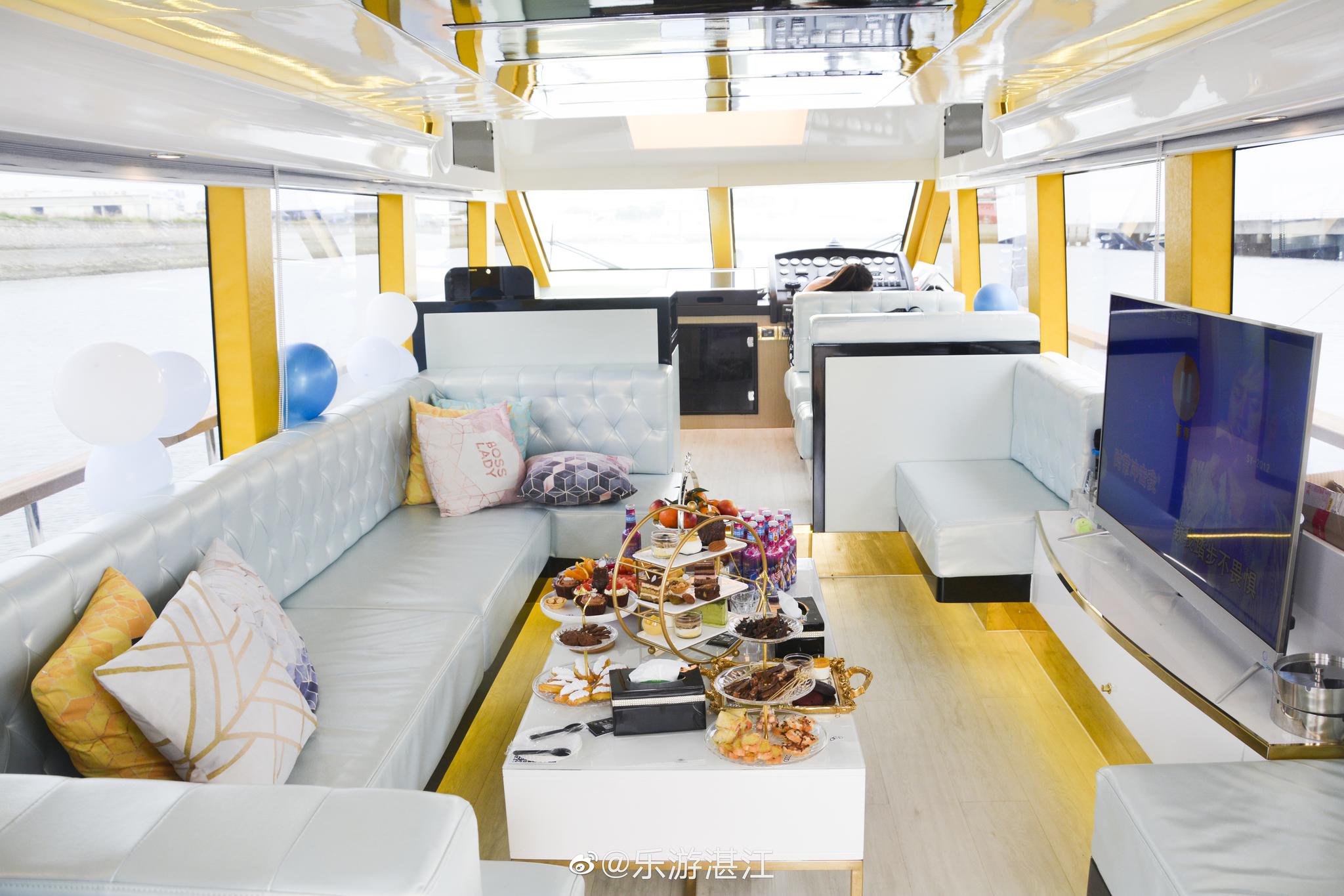 邦威游艇举办湛江首届海上豪华游艇主题派对