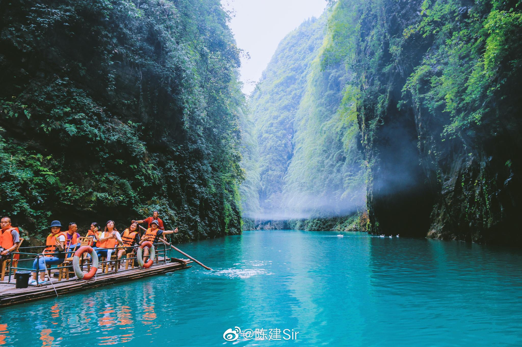 如诗如画的阿依河千年不变的美丽这里的水能与九寨沟的水媲美