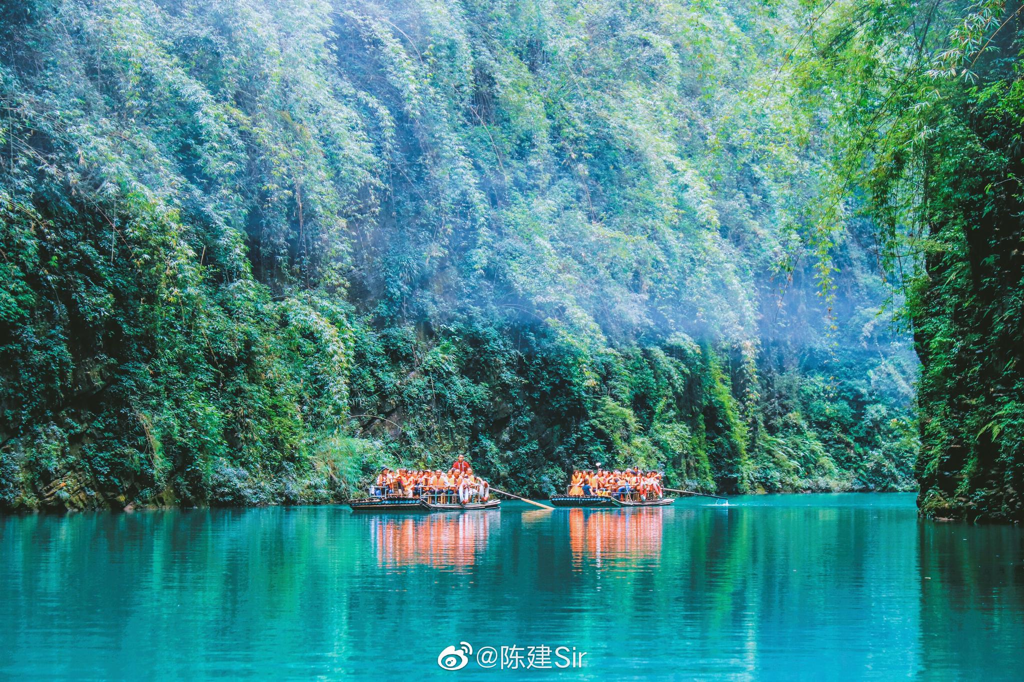 如诗如画的阿依河,千年不变的美丽,这里的水能与九寨沟的水媲美.|阿依