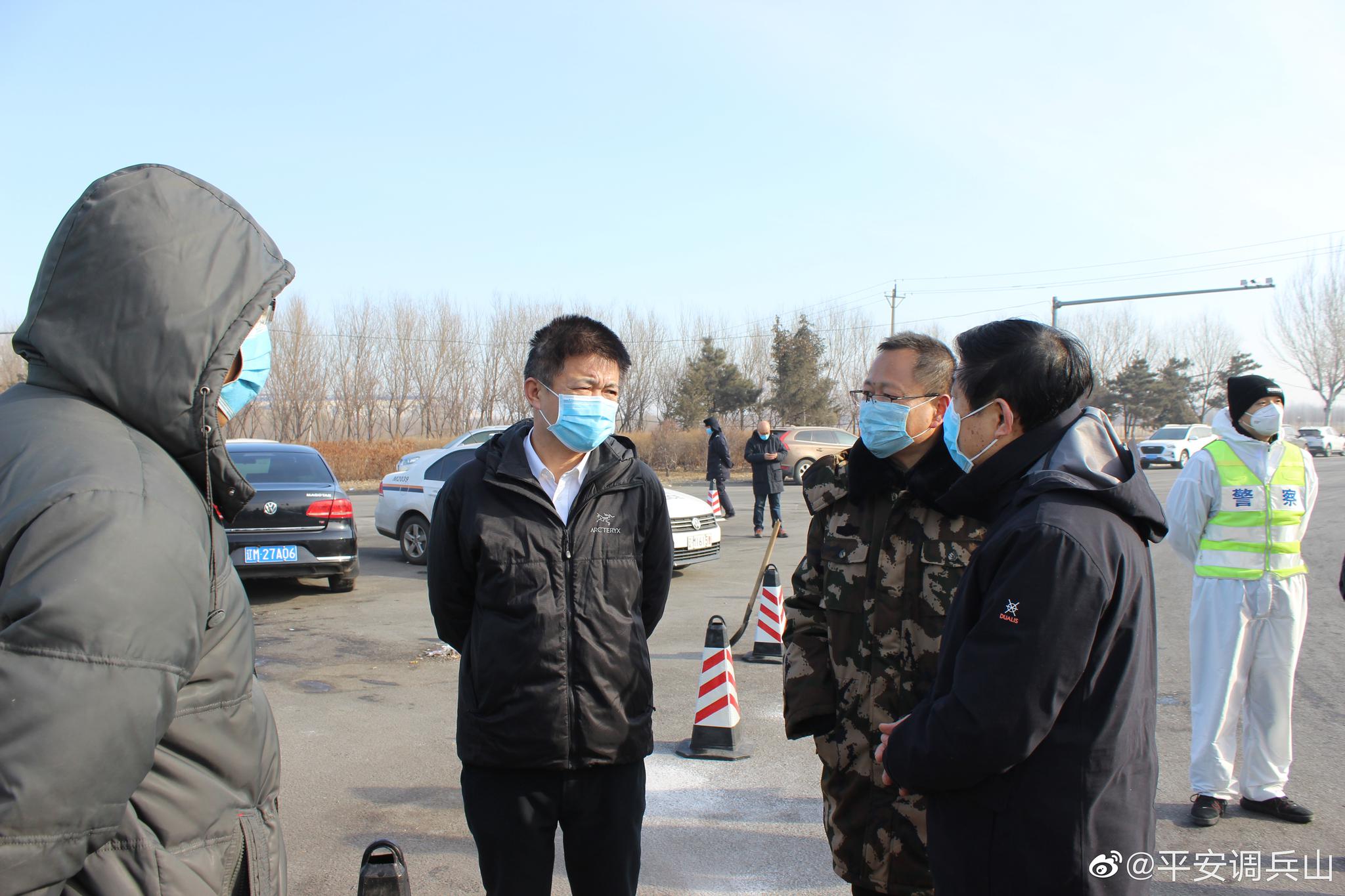 调兵山市公安局刘晓伟局长到防疫一线检查指导疫情防控工作